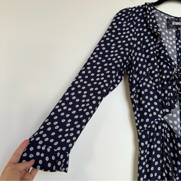 Reformation Heidi Dress in Navy Blue Daisy Print Size 2 - Picture 7 of 13